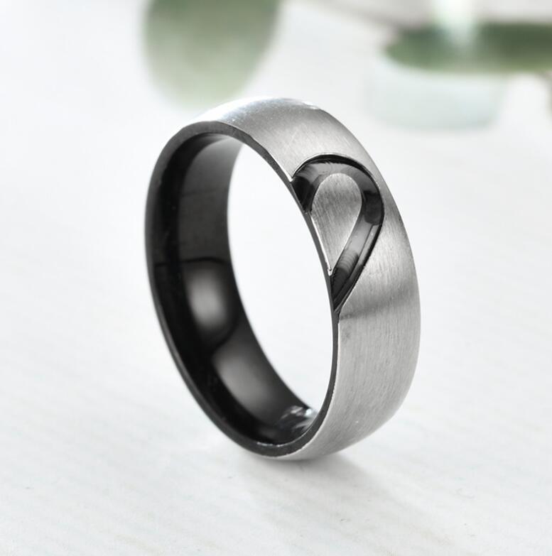 Herren Ring mit kunstvollem Herzmotiv und eleganter Edelstahloberfläche Shop Nory