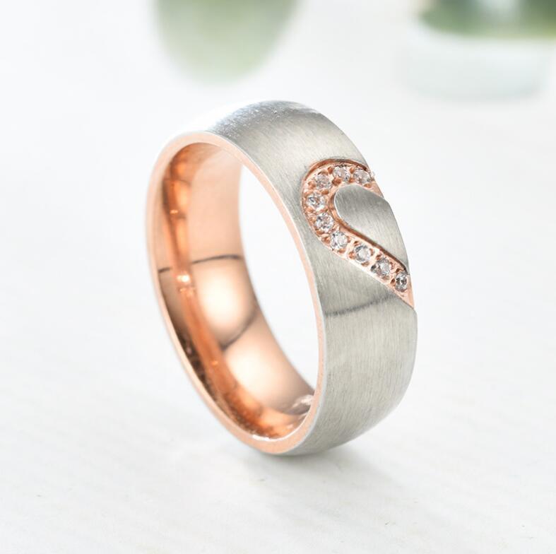 Herren Ring mit kunstvollem Herzmotiv und eleganter Edelstahloberfläche Shop Nory