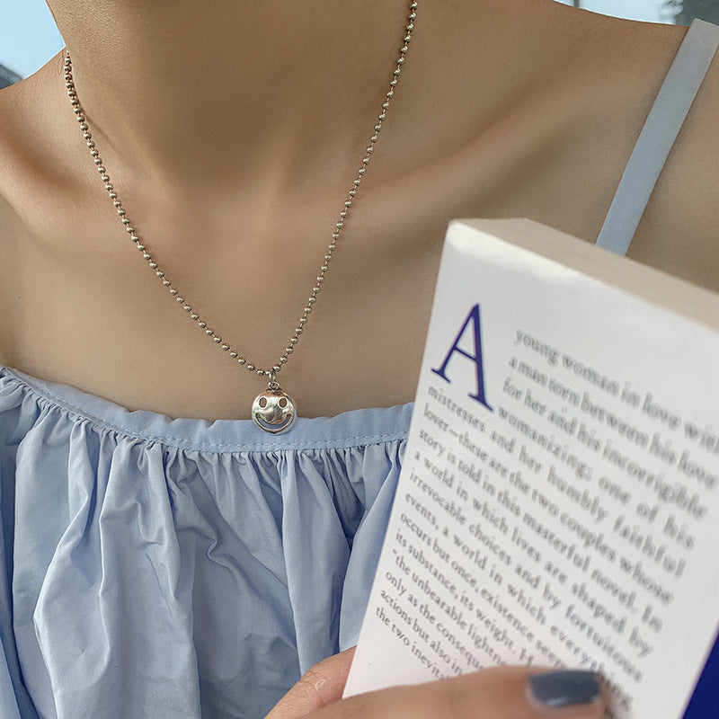 Damen Halskette mit Smiley-Anhänger und eleganter Perlenkette Shop Nory