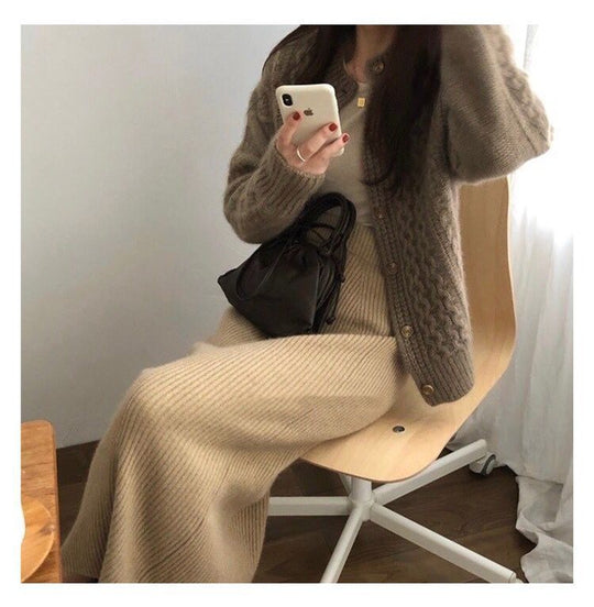 Damen Kuscheliger Zopfmuster-Cardigan aus Mohair‑Optik mit geripptem Saum und dekorativen Knöpfen Shop Nory