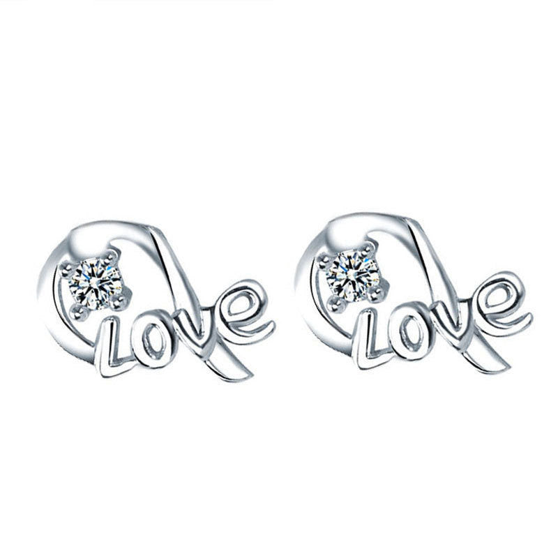 Damen Ohrstecker mit liebevoll gestaltetem "Love" Schriftzug und funkelnden Zirkonia Shop Nory