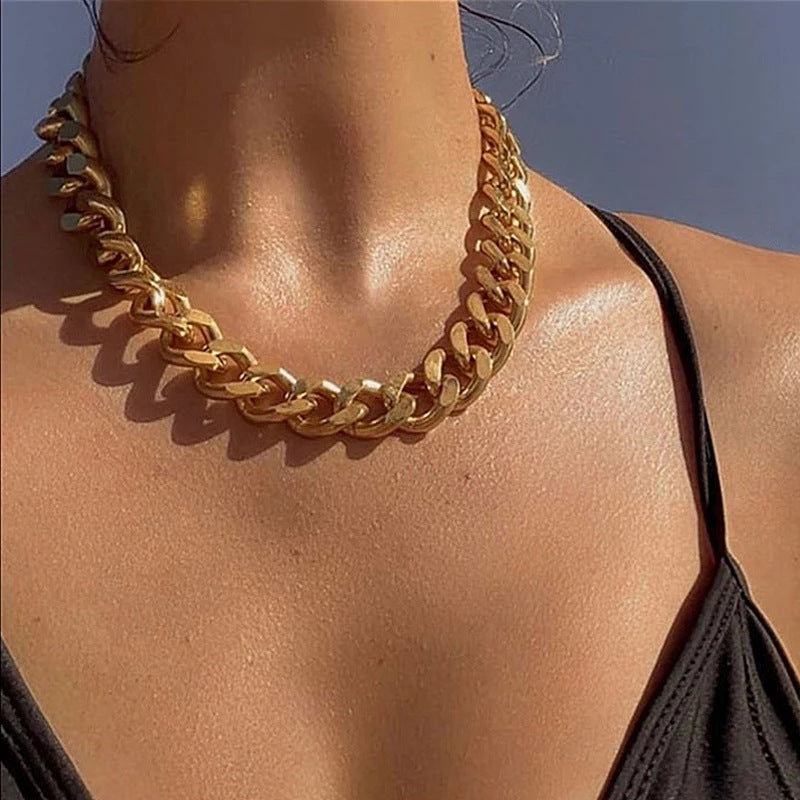 Damen Halskette mit modischem Ketten-Design und elegantem Anhänger Shop Nory