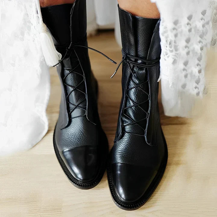Klassische Damenstiefel aus Leder