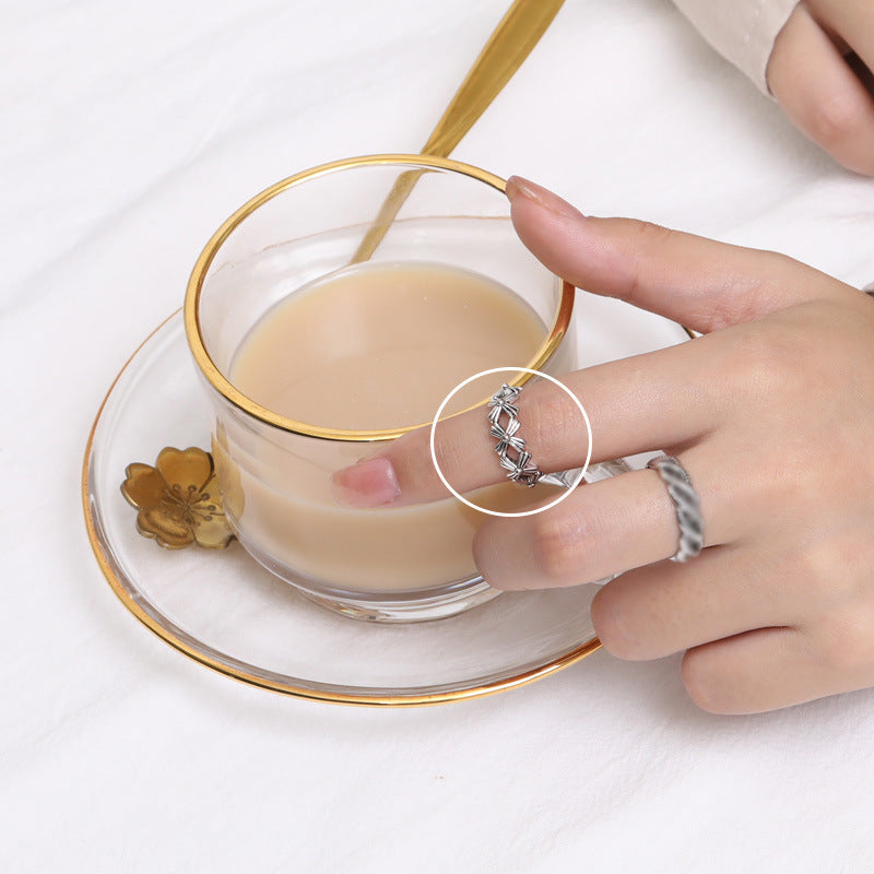 Damenring mit elegantem, gewelltem Design und funkelndem Zirkonia-Besatz Shop Nory