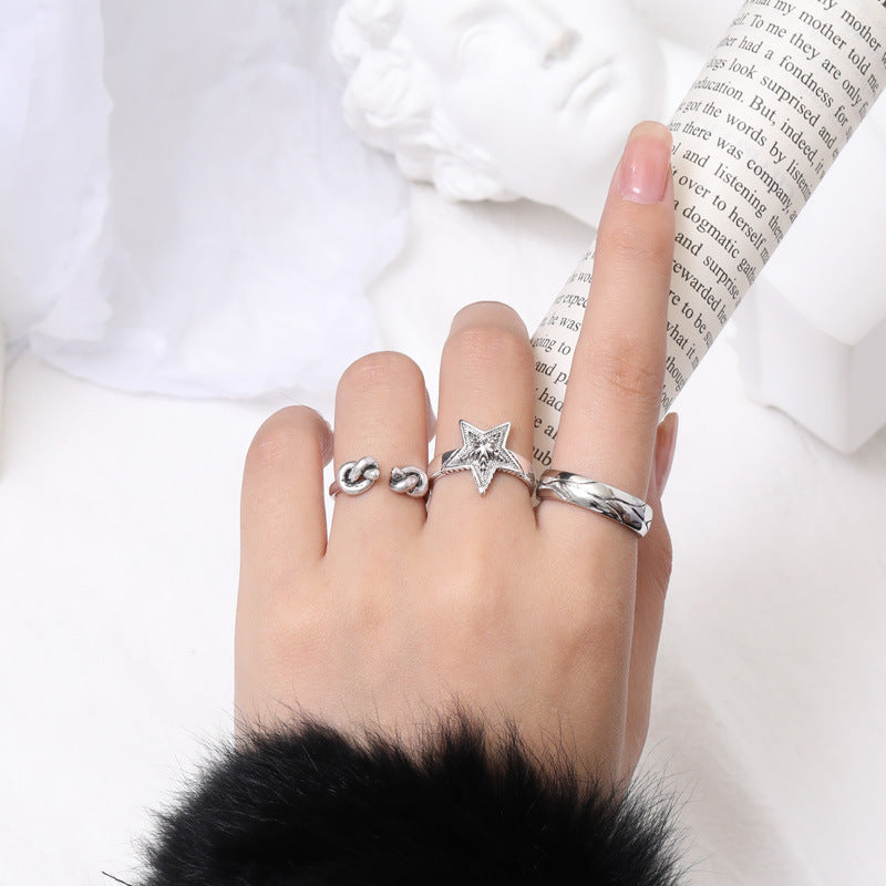 Damenring mit filigranem Blumenmuster und einem eleganten Design Shop Nory