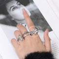 Damenring mit filigranem Blumenmuster und einem eleganten Design Shop Nory