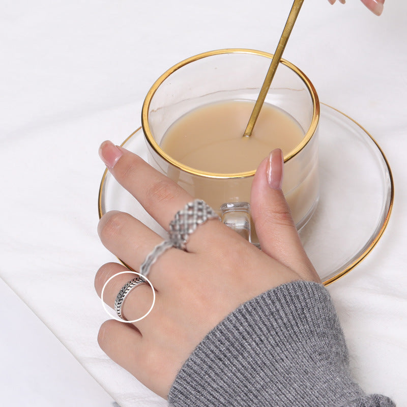 Damenring mit elegantem, gewelltem Design und funkelndem Zirkonia-Besatz Shop Nory
