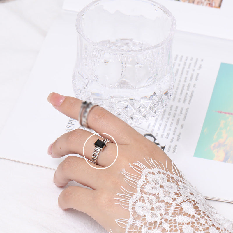 Damenring mit elegantem, gewelltem Design und funkelndem Zirkonia-Besatz Shop Nory