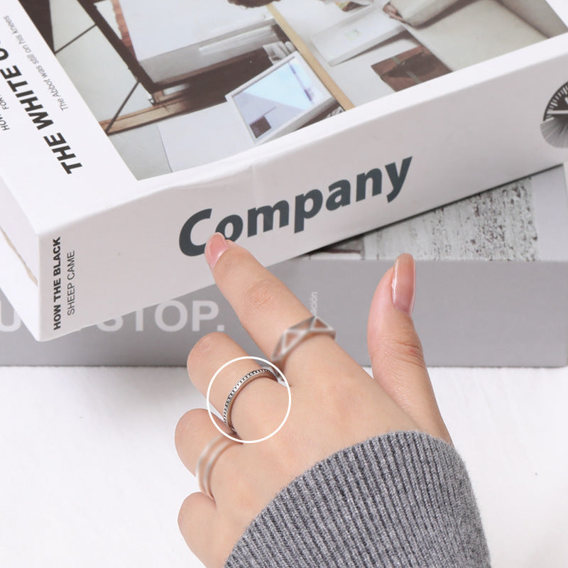 Damenring mit elegantem, gewelltem Design und funkelndem Zirkonia-Besatz Shop Nory