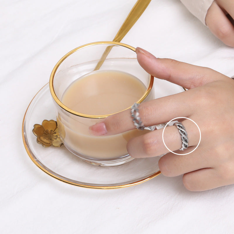 Damenring mit elegantem, gewelltem Design und funkelndem Zirkonia-Besatz Shop Nory