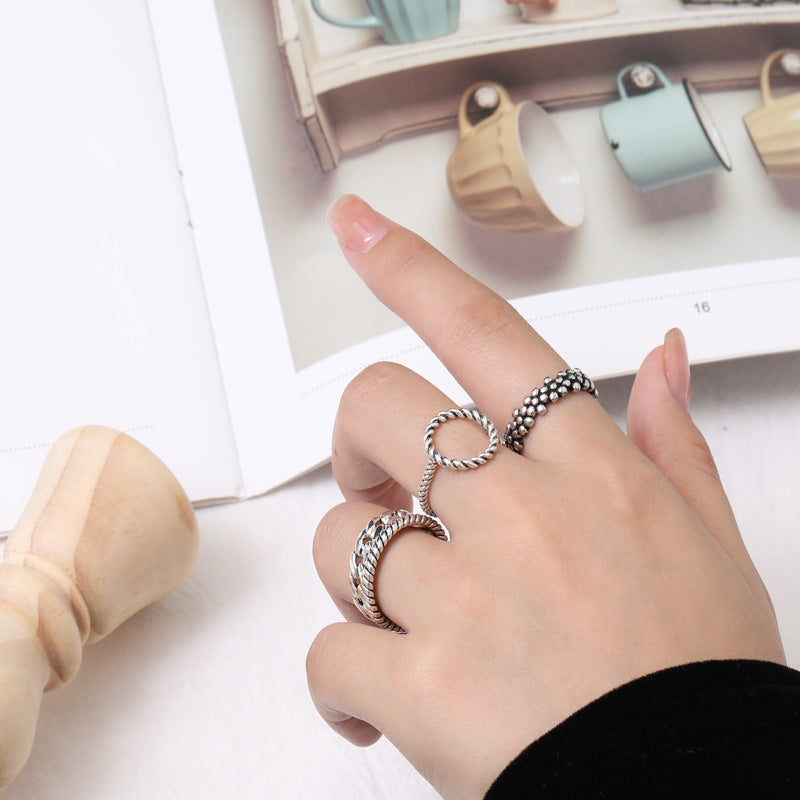 Damenring mit filigranem Blumenmuster und einem eleganten Design Shop Nory