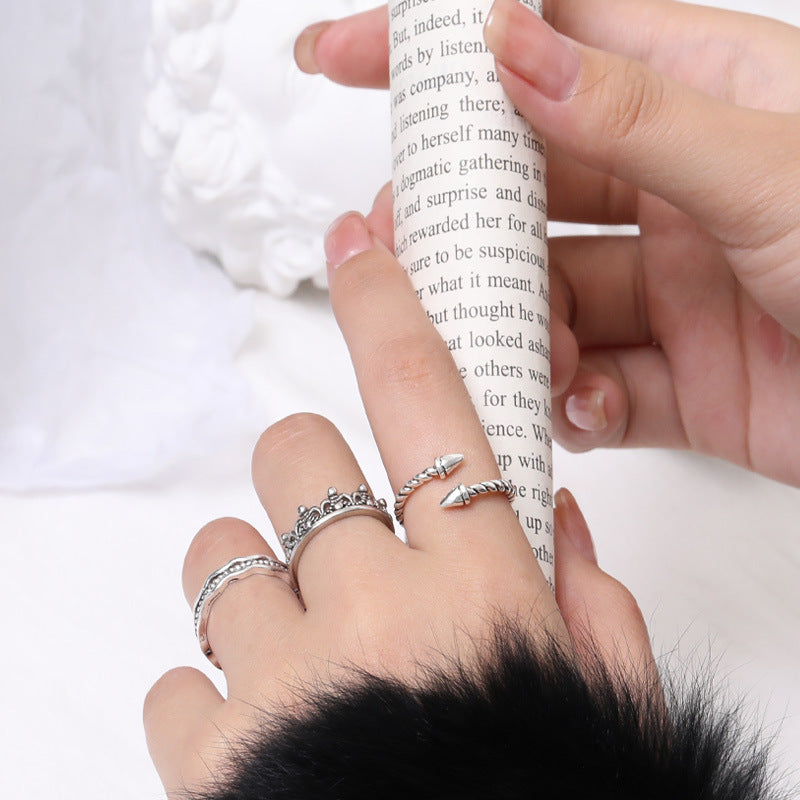 Damenring mit filigranem Blumenmuster und einem eleganten Design Shop Nory