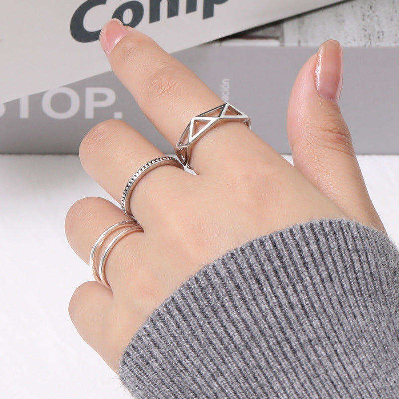 Damenring mit elegantem, gewelltem Design und funkelndem Zirkonia-Besatz Shop Nory