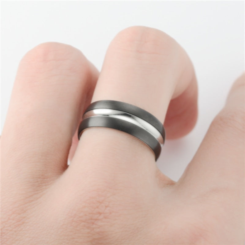 Herren Ring mit elegantem schwarzem Finish und polierten Edelstahlakzenten Shop Nory