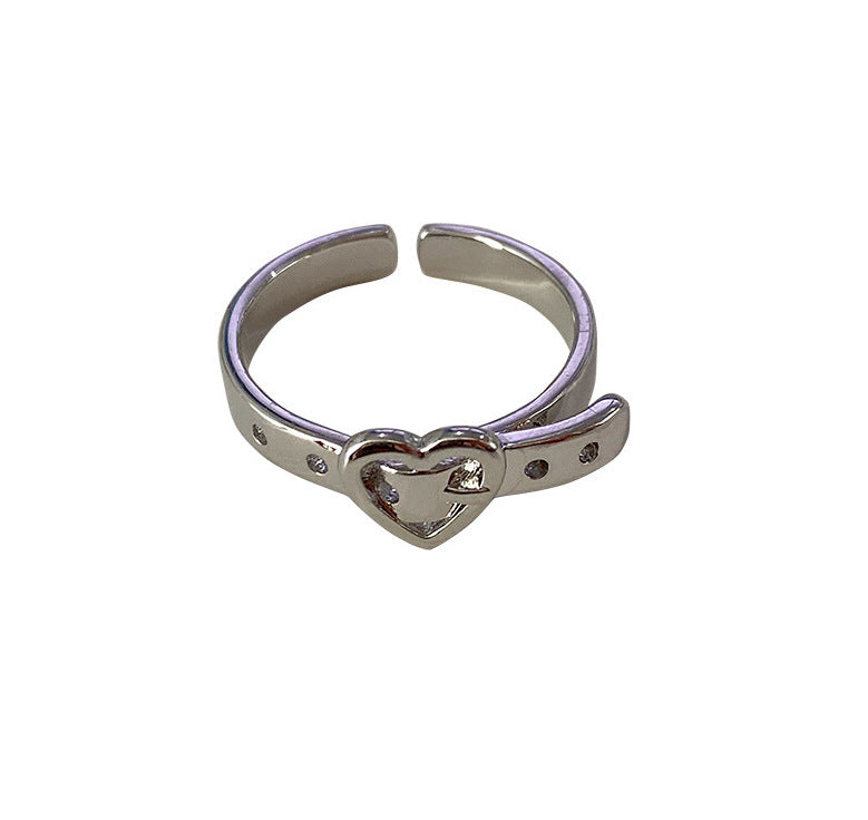 Damenring mit verspieltem Herzdesign und edlen Details Shop Nory