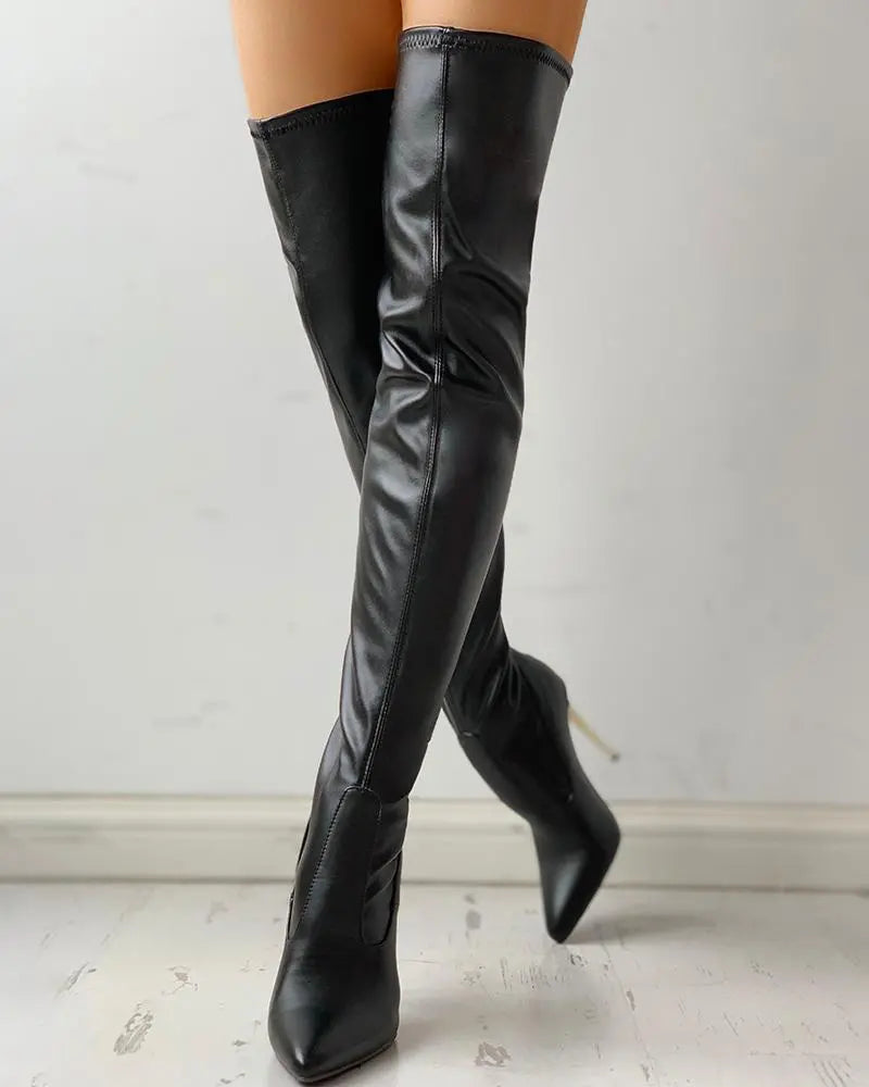 Overknee Stiefel mit Goldenem Absatz und Reißverschlussdetail