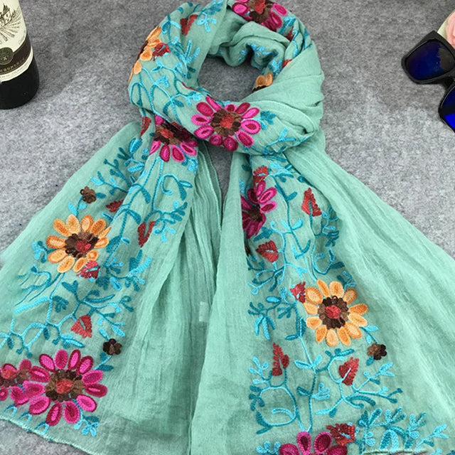 Floral Bestickter Schal