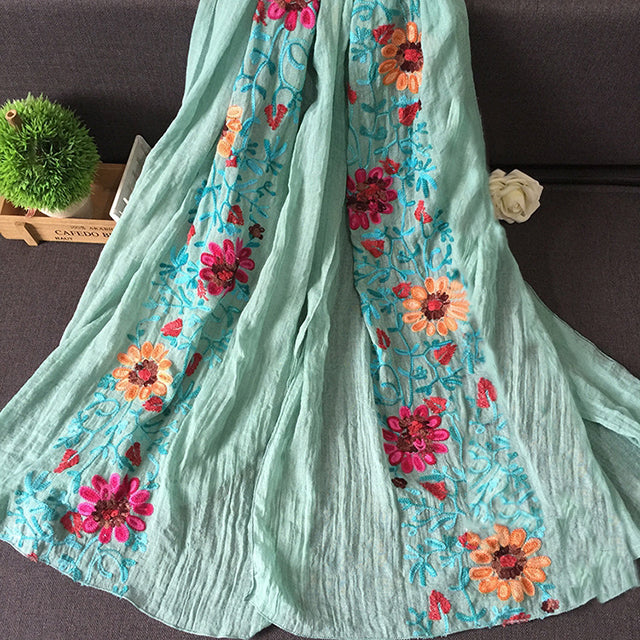 Floral Bestickter Schal