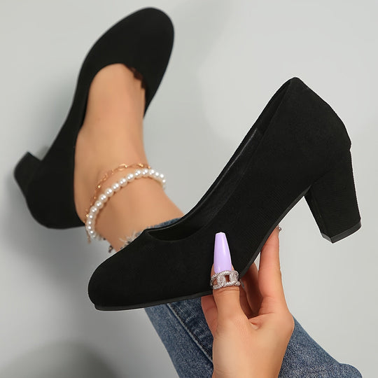 Pumps mit breiter Zehenkappe und stabilem Absatz