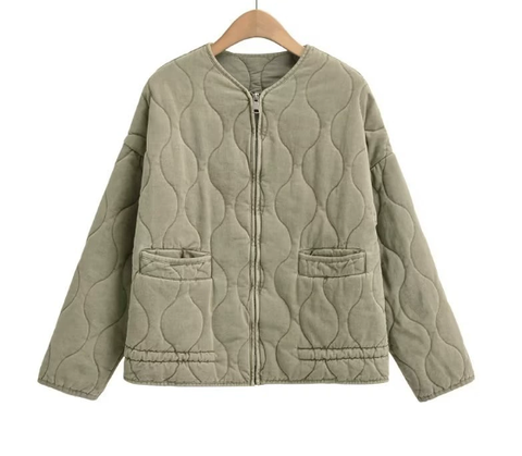 Steppjacke mit klassischer Steppnaht-Detailierung