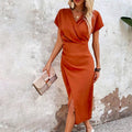 Midi-Kleid mit V-Ausschnitt und Schlitz