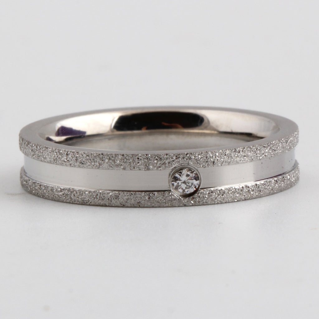 Damen Ring mit elegantem, zweifarbigen Design und funkelndem Zirkonia Shop Nory