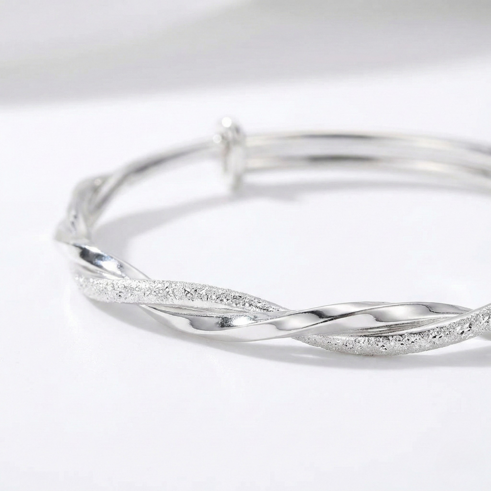 Damen Gedrehter Armreif in Offener Form Silberfarben | Shop Nory