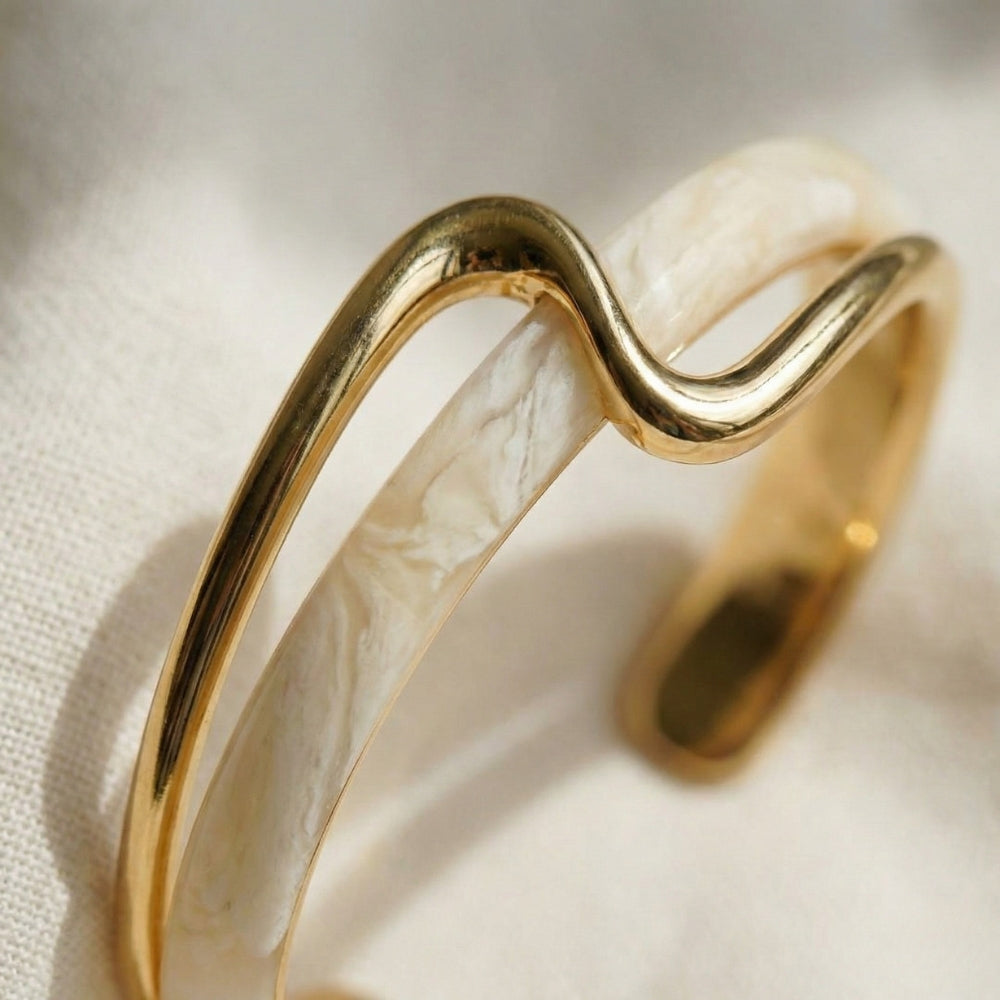 Damen Offener Armreif mit Marmoroptik und Wellenform | Shop Nory