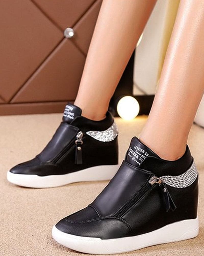 Sportschuhe mit Keilabsatz