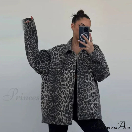 Slim Fit Denim Jacke mit Leopardenstickerei