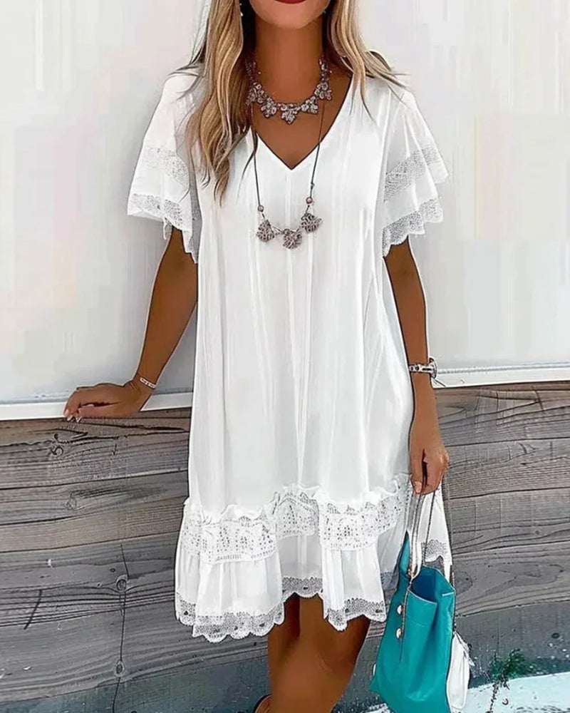 Einfarbiges Kleid mit Kurzen Ärmeln und Spitzeneinsätzen