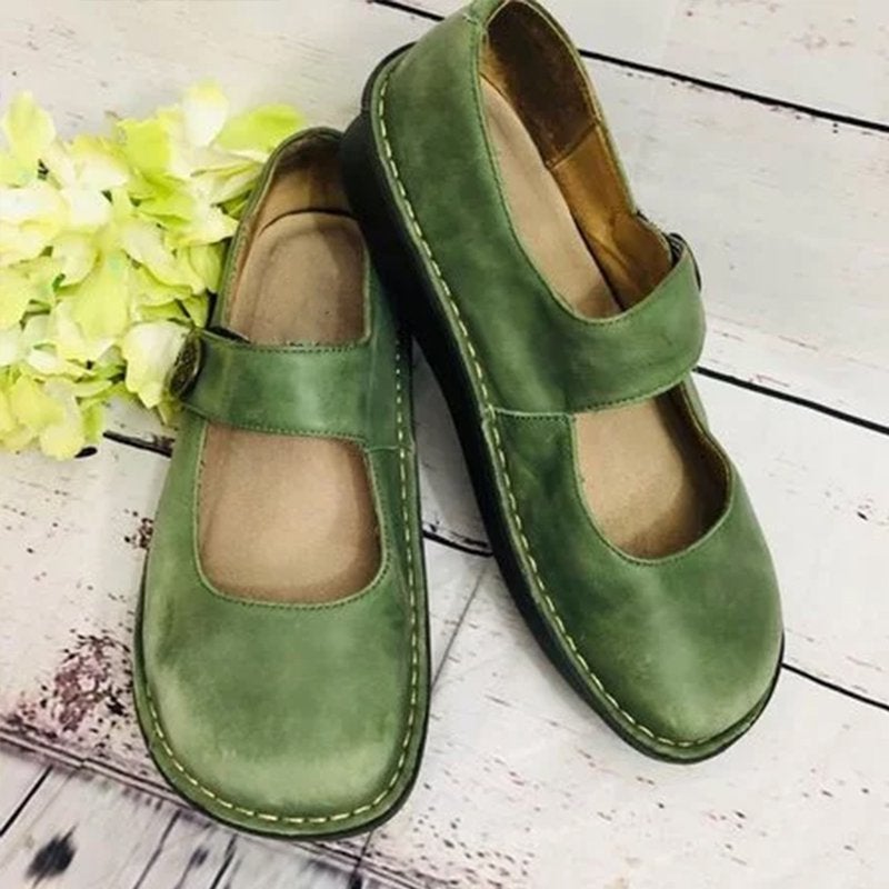 Elegante Damenschuhe mit Dekorationen