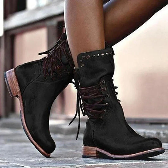 Stylische Lederstiefel mit Schnürsenkeln