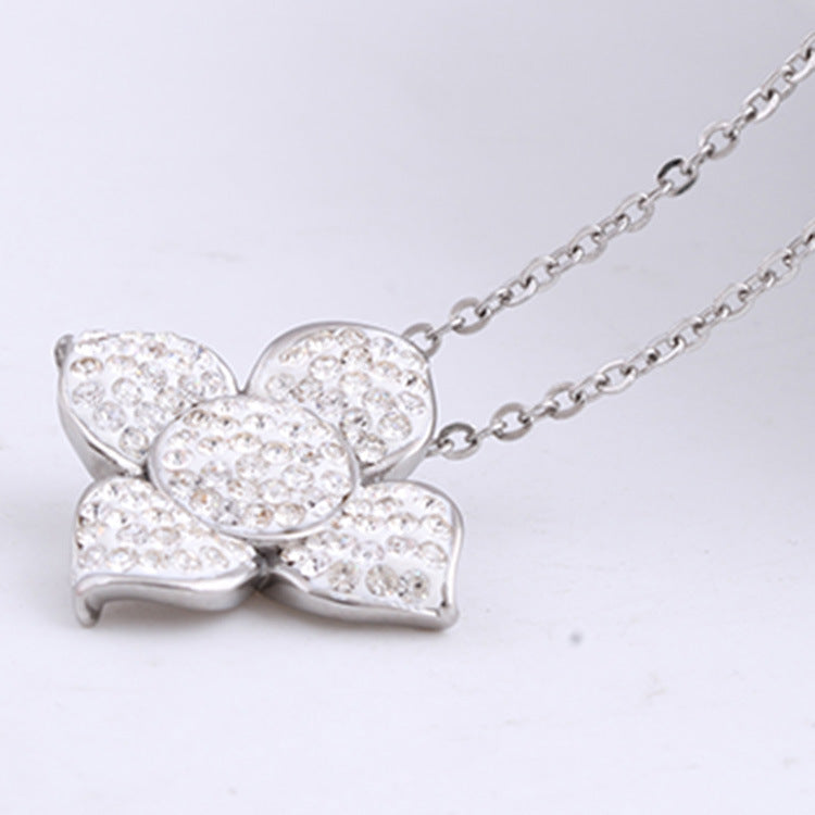 Damen Halskette mit funkelndem Blumenanhänger Shop Nory