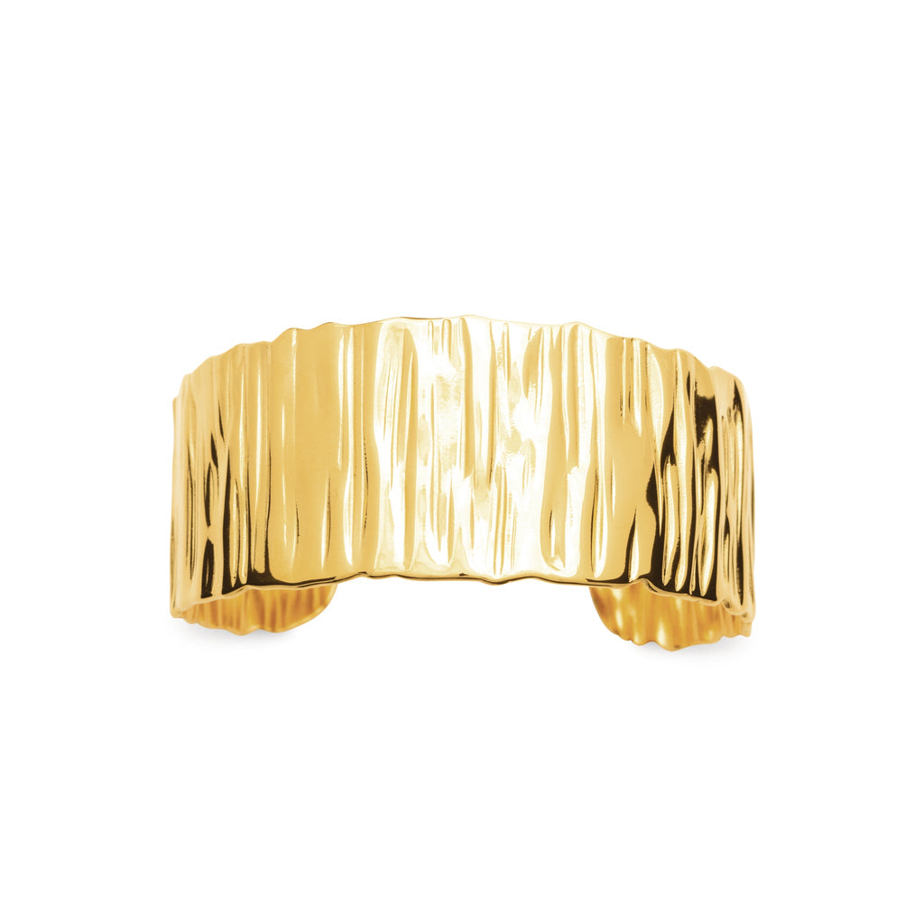 Breiter gehämmerter Armreif aus goldfarbenem Edelstahl – wasserfest | Shop Nory