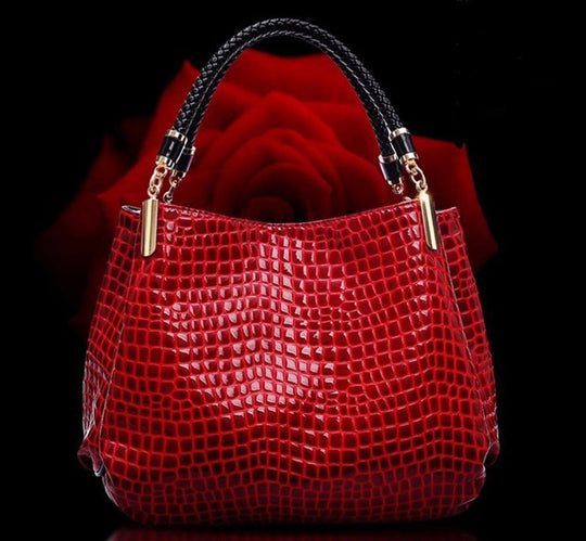 Schultertasche mit Krokodil Muster