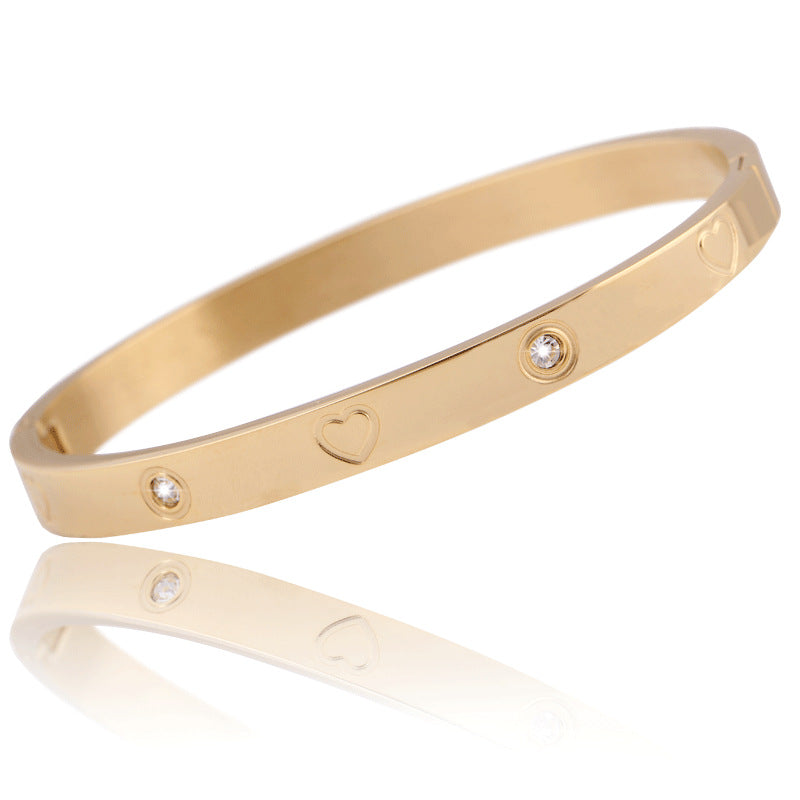 Damen Armreif mit liebevollem Herzdesign und funkelnden Akzenten Shop Nory