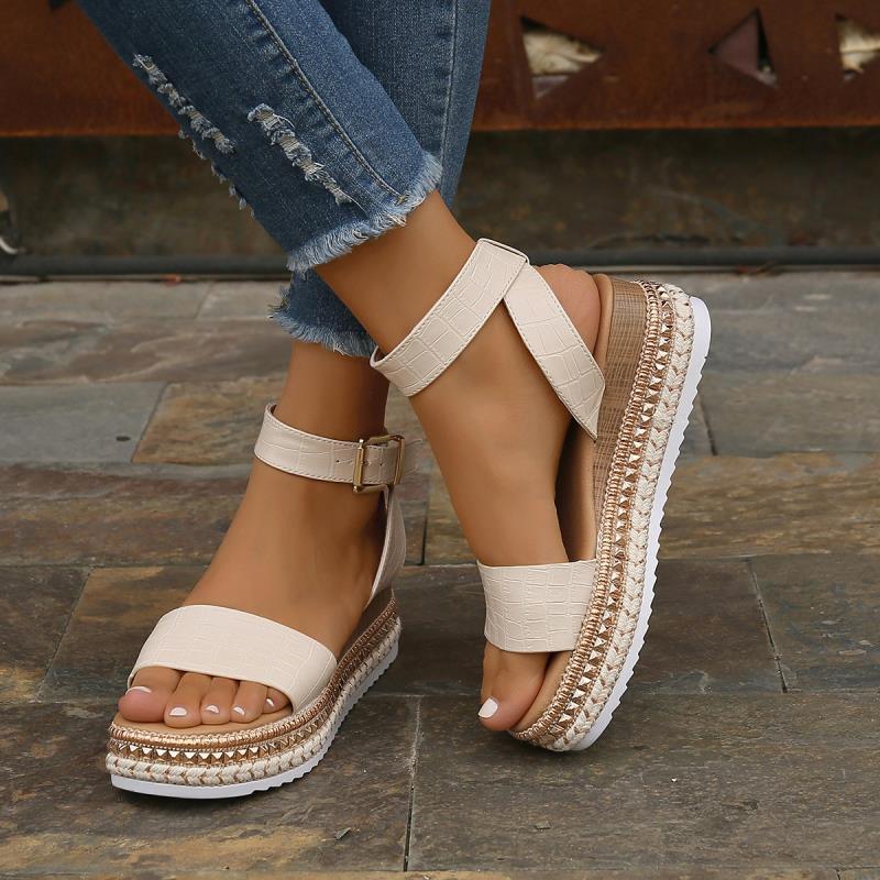 Sommer Sandalen mit Schnallenriemen und Plateau