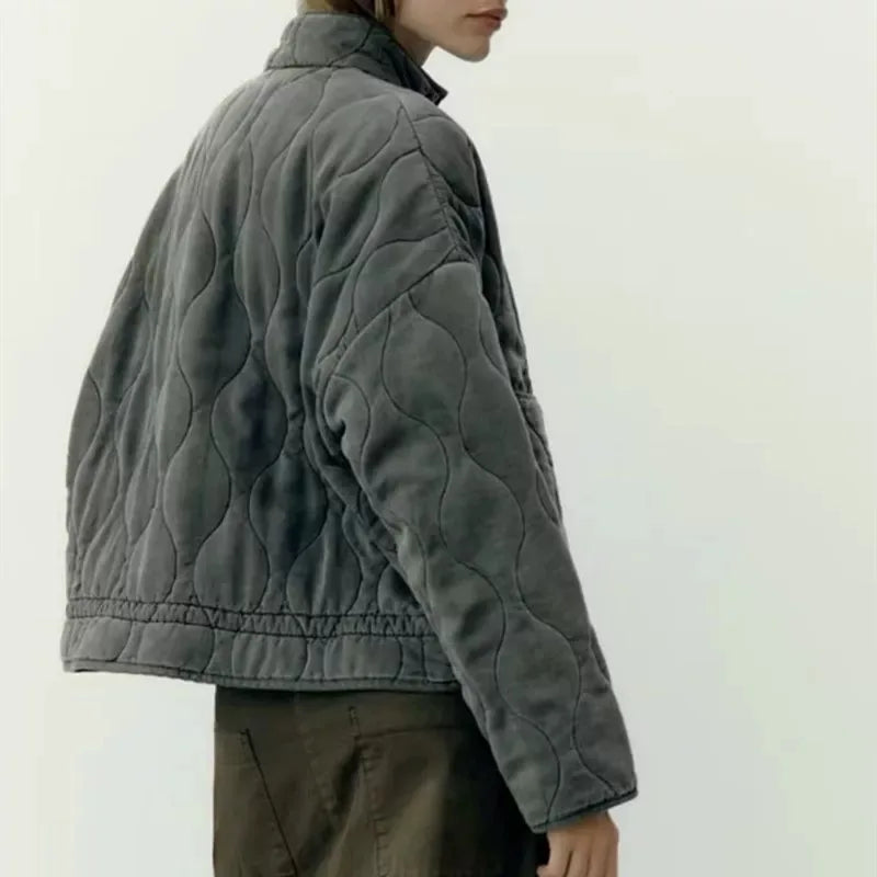 Steppjacke mit klassischer Steppnaht-Detailierung