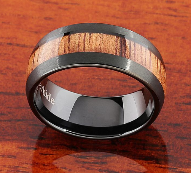 Schwarzer gebürsteter Koa-Holz-Tungstenring | Shop Nory