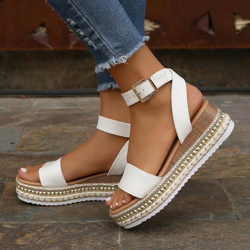 Sommer Sandalen mit Schnallenriemen und Plateau