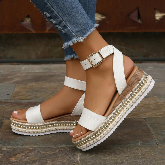 Sommer Sandalen mit Schnallenriemen und Plateau