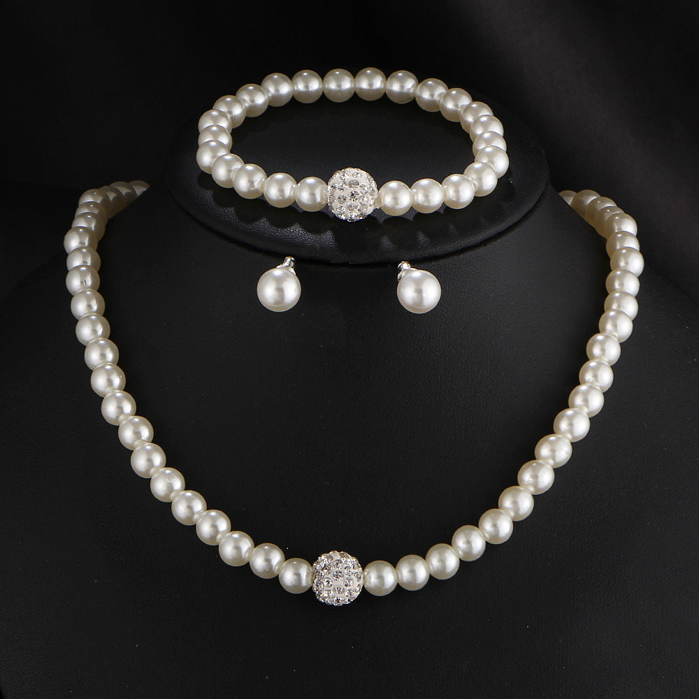 Damen Schmuckset mit luxuriösen Perlen und funkelnden Akzenten Shop Nory