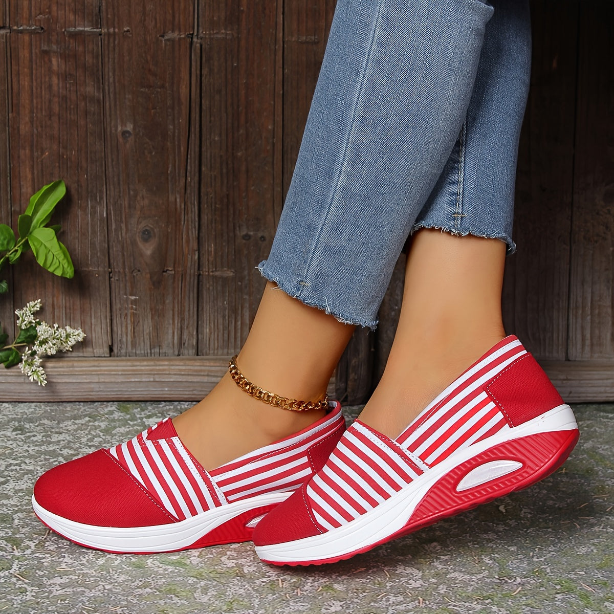 Gestreifte orthopädische Schuhe