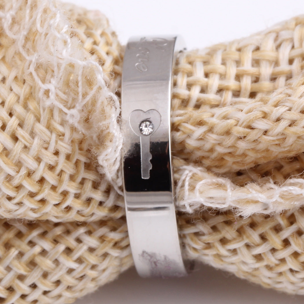 Damen Ring mit herzförmigem Schlüsselmotiv und funkelndem Zirkonia Shop Nory