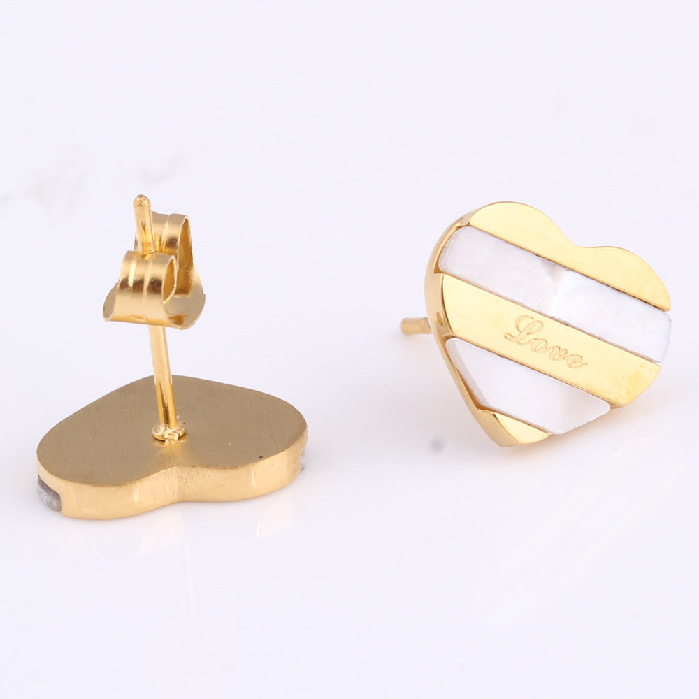 Damen Ohrstecker im eleganten Herzdesign mit graviertem Schriftzug Shop Nory