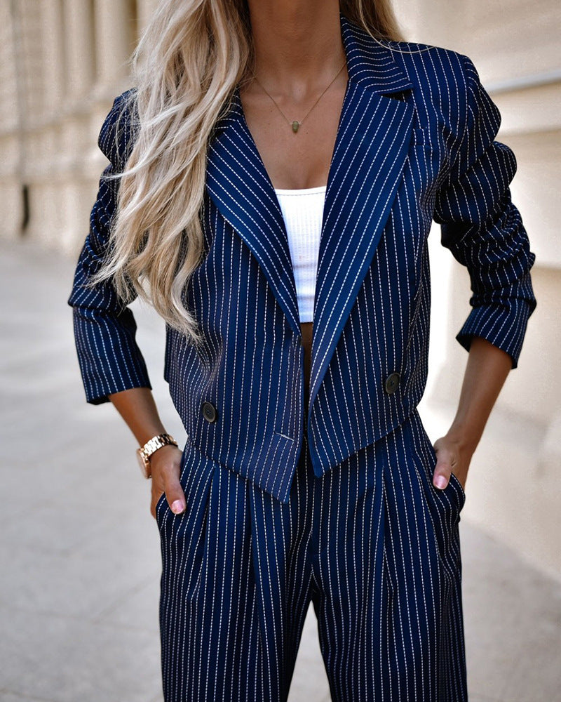 Teil Blazer und Hose - Gestreifter Cropped Blazer und Weite Hose mit Hoher Taille