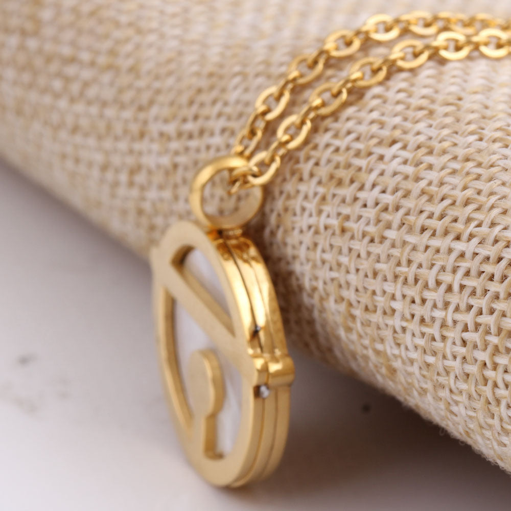 Damen Halskette mit elegantem LOVE-Anhänger aus hochwertigem Edelstahl Shop Nory
