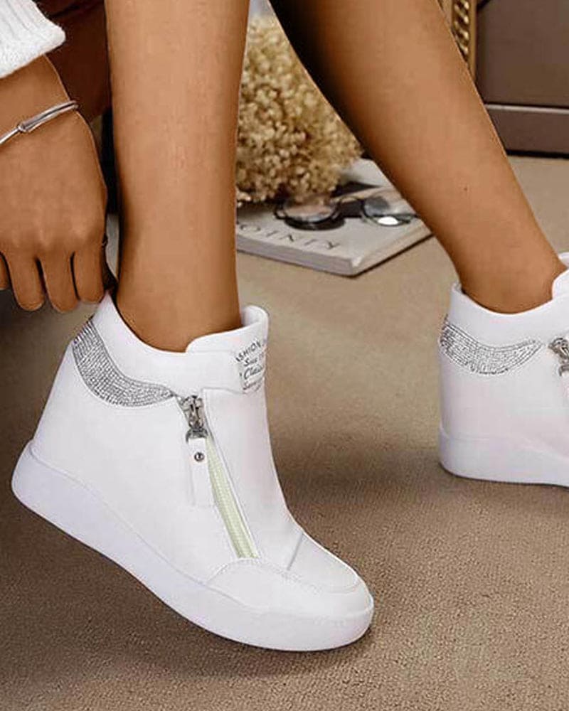 Sportschuhe mit Keilabsatz