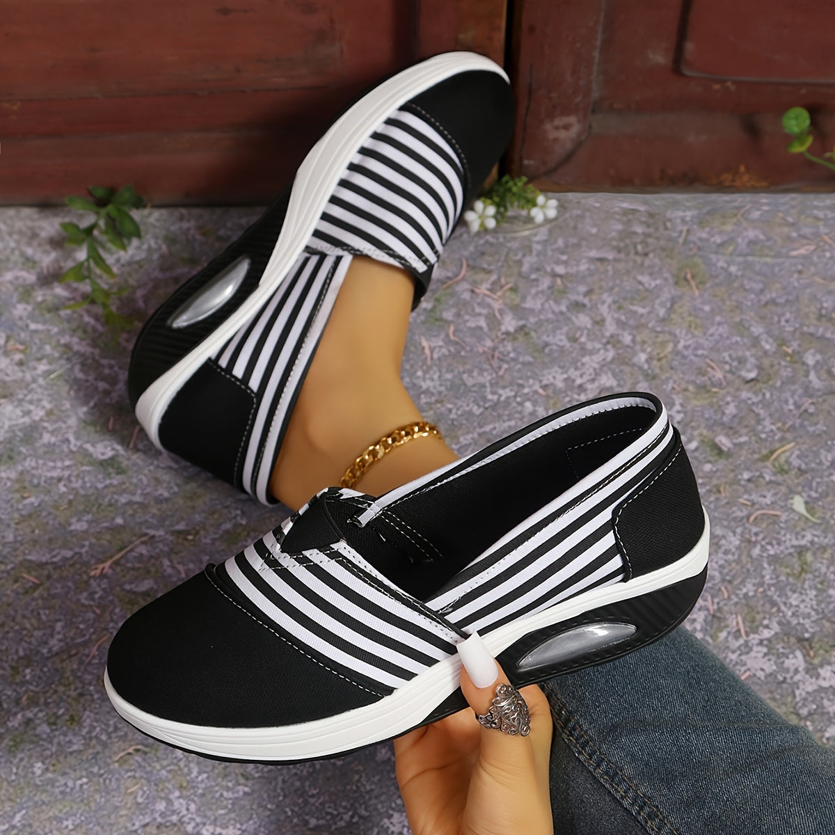 Gestreifte orthopädische Schuhe